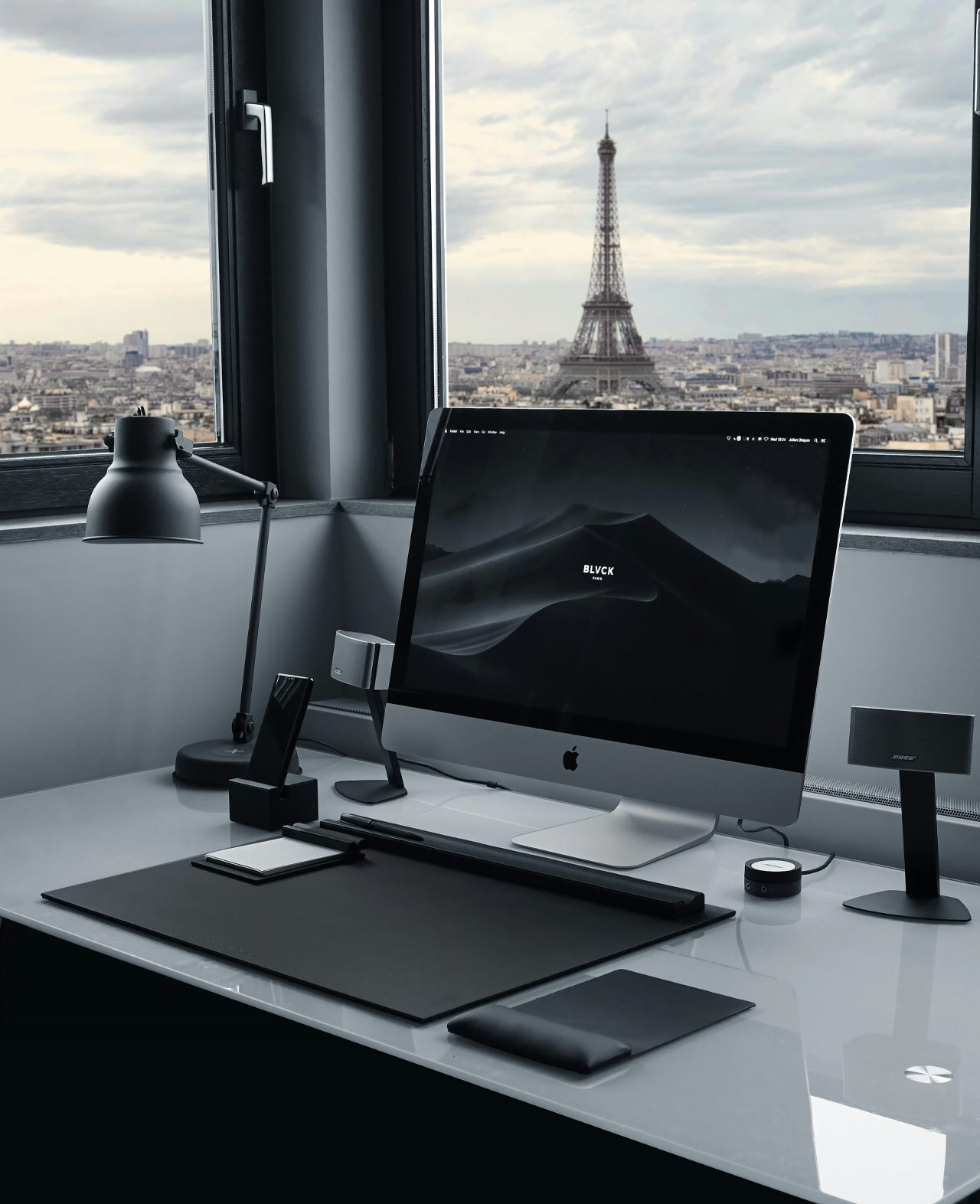 Poste de travail d’un dirigeant à Paris